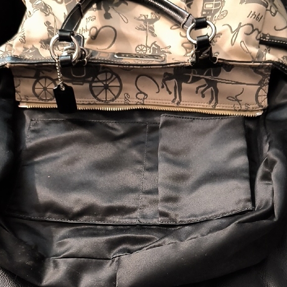 Coach Horse And Carriage Tan And Black Graphic Tote with Wristlet Pouch 🥰🥰 - Picture 13 of 17